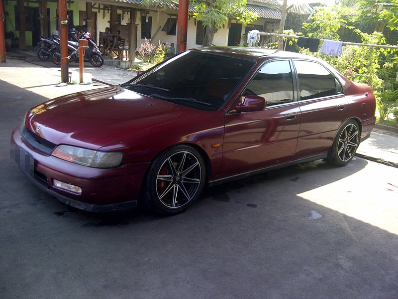 Honda Accord Cielo CD Mobil Motor Lama