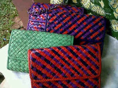 Kerajinan Tangan Anyaman Dompet