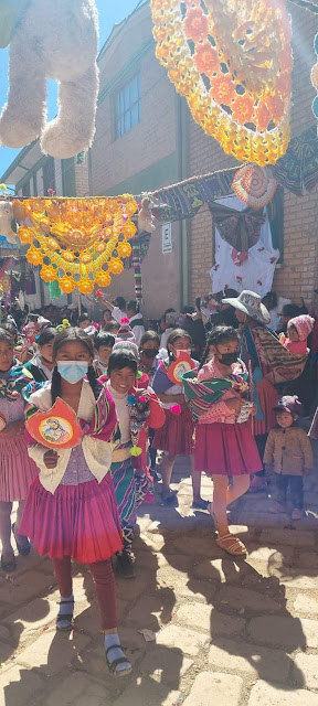 Heute Morgen feiern wir die Messe in der Bildungseinheit von Alvarado – Colquechaca Bolivien