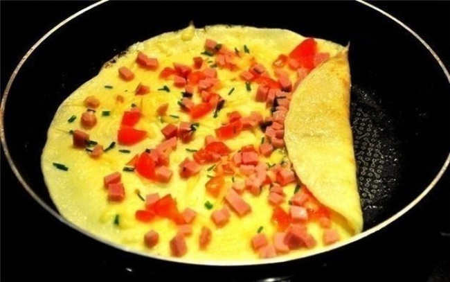 the legendary omelette in catalan