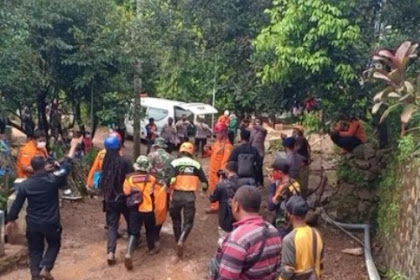 Jenazah ibu dan anak korban longsor Nganjuk ditemukan berpelukkan