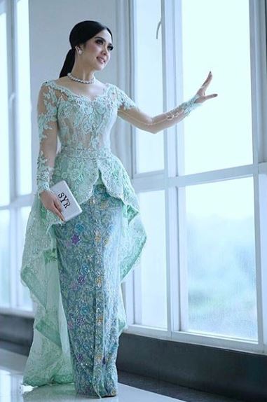 7 Model Baju Kebaya Artis Cantik Indonesia Terbaru Anggun 