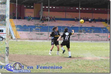 intento de portera guzman por evitar desvio de jessi y autogol de hernandez mas choque con toledo. (2)