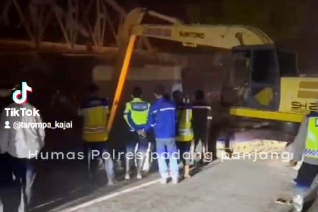  FLASH Jalan Padang Panjang-Bukittinggi Ditutup Sementara