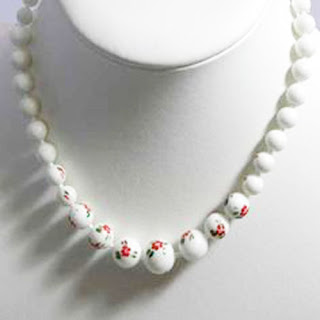 1950s vintage Pop It bead necklace in white with rose design