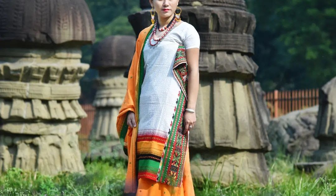 Sanjukta Dutta, an Assamese designer, is one designer who has been  increasingly gaining the reputatio… | Traditional dresses, Mekhela chador,  Modest fashion outfits