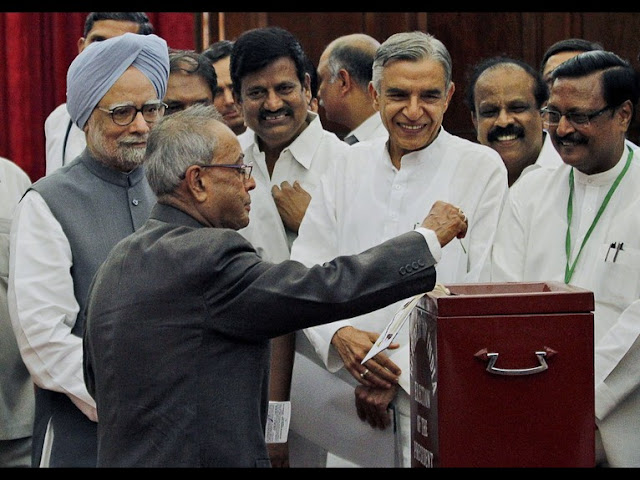 Presidential Candidate Sh. Pranab Mukherjee casts his vote with Prime Minister Dr. Manmohan Singh, as Sh. Satya Pal Jain, Polling Agent of Sh. P. A. Sangma, looks on. | AP Photo/Manish Swarup