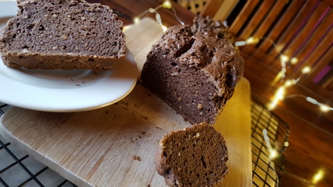 Enostaven in zdrav čokoladni kruh brez laktoze, glutena in sladkorja