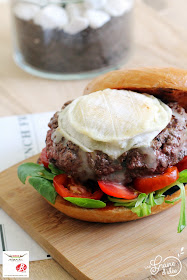 Bagel Burger au Steak Haché Maison de Boeuf Fermier Aubrac et Rocamadour - Une Graine d'Idée