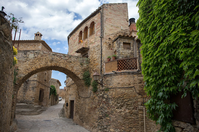 Средневековый город Ператальяда (Peratallada)