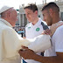 Papa recebe e abençoa time da Chapecoense no Vaticano.