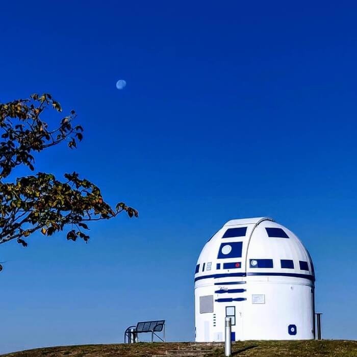 German Professor Who Loves Star Wars Has Repainted An Observatory Into A Giant R2-D2