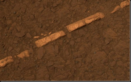 Mineral, provavelmente gipsita, encontrado pelo Opportunity (Foto: NASA/JPL-Caltech/Cornell/ASU)