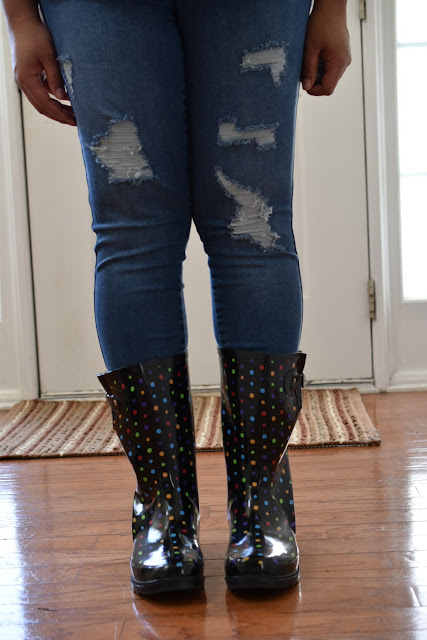 Keeping Dry in My New Rain Boots  via  www.productreviewmom.com