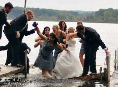 Some Times Romantic Mode Get Bad Photo Shot at Wedding-Funny photos 