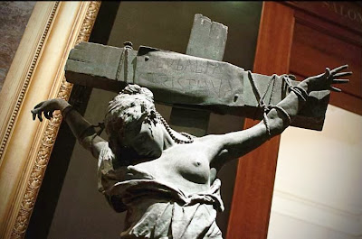 Mujeres crucificadas Crucified women santa eulalia
