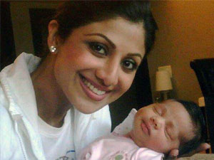 Shilpa Shetty Baby on Supposedly Aishwarya Rai And Her Baby Daughter All Over The Net Now A