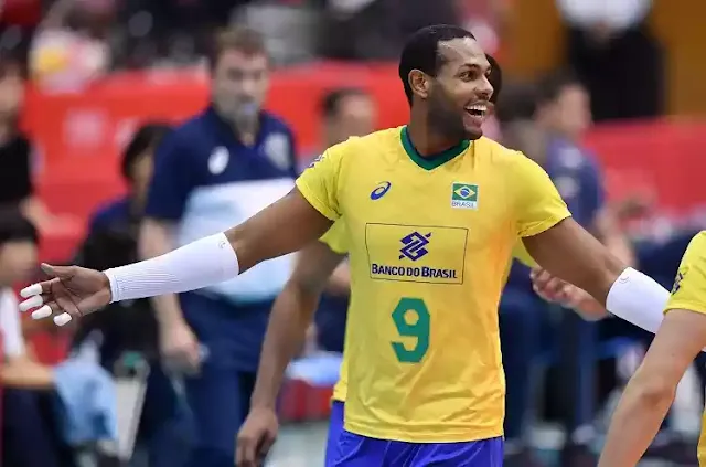 Leal anuncia aposentadoria da seleção brasileira: "Saio de cabeça erguida"