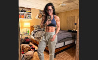 From Curves to Cuts: A Woman’s Journey to Muscle & Definition