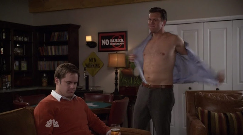 Hayes MacArthur, David Walton, and Kyle Bornheimer are shirtless on Perfect Couples s1e03