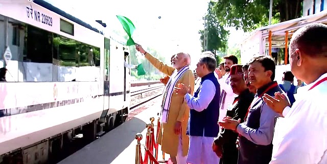 प्रधानमंत्री श्री नरेन्द्र मोदी ने आज हिमाचल प्रदेश के अंब अंदौरा (ऊना) से नई दिल्ली के लिए नई वंदेभारत एक्सप्रेस को हरी झंडी दिखाकर किया रवाना 
