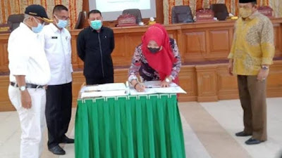 Bersama DPRD, Walikota Tandatangani KUPA-PPAS-P APBD-P Kota Payakumbuh