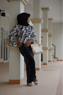 KUMPULAN POSE MODEL HIJAB STREET 