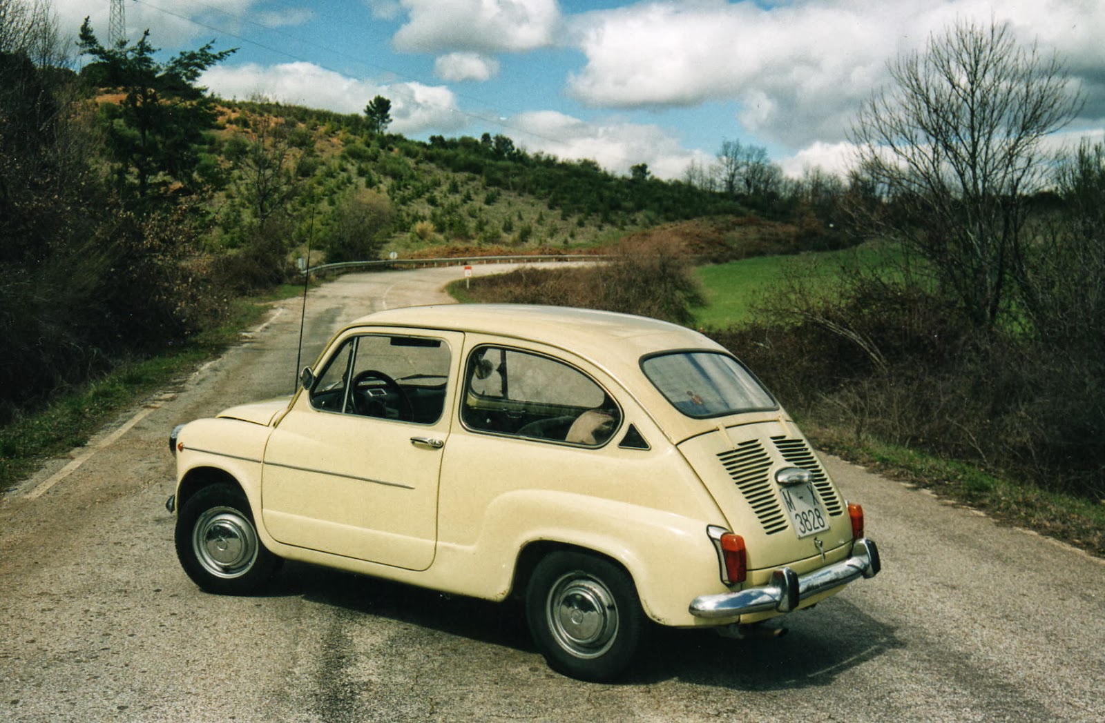 Resultado de imagen de coches clasicos españoles 600