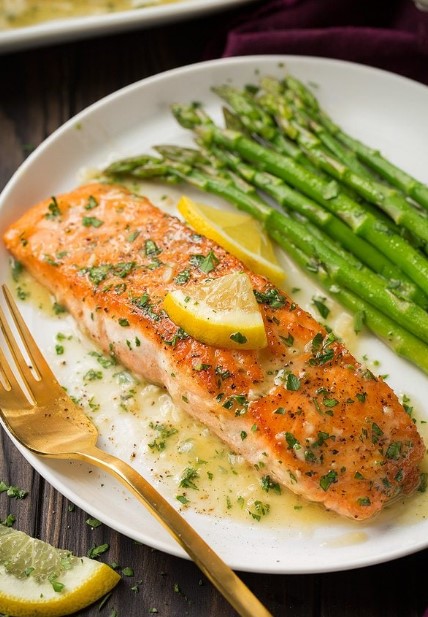 Salmon with Garlic Lemon Butter Sauce