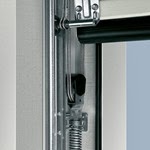 Garador sectional door anti-drop safety device