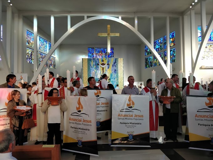 COMISSÃO PAROQUIAL PRESENTE NA ABERTURA DAS SANTAS MISSÕES POPULARES