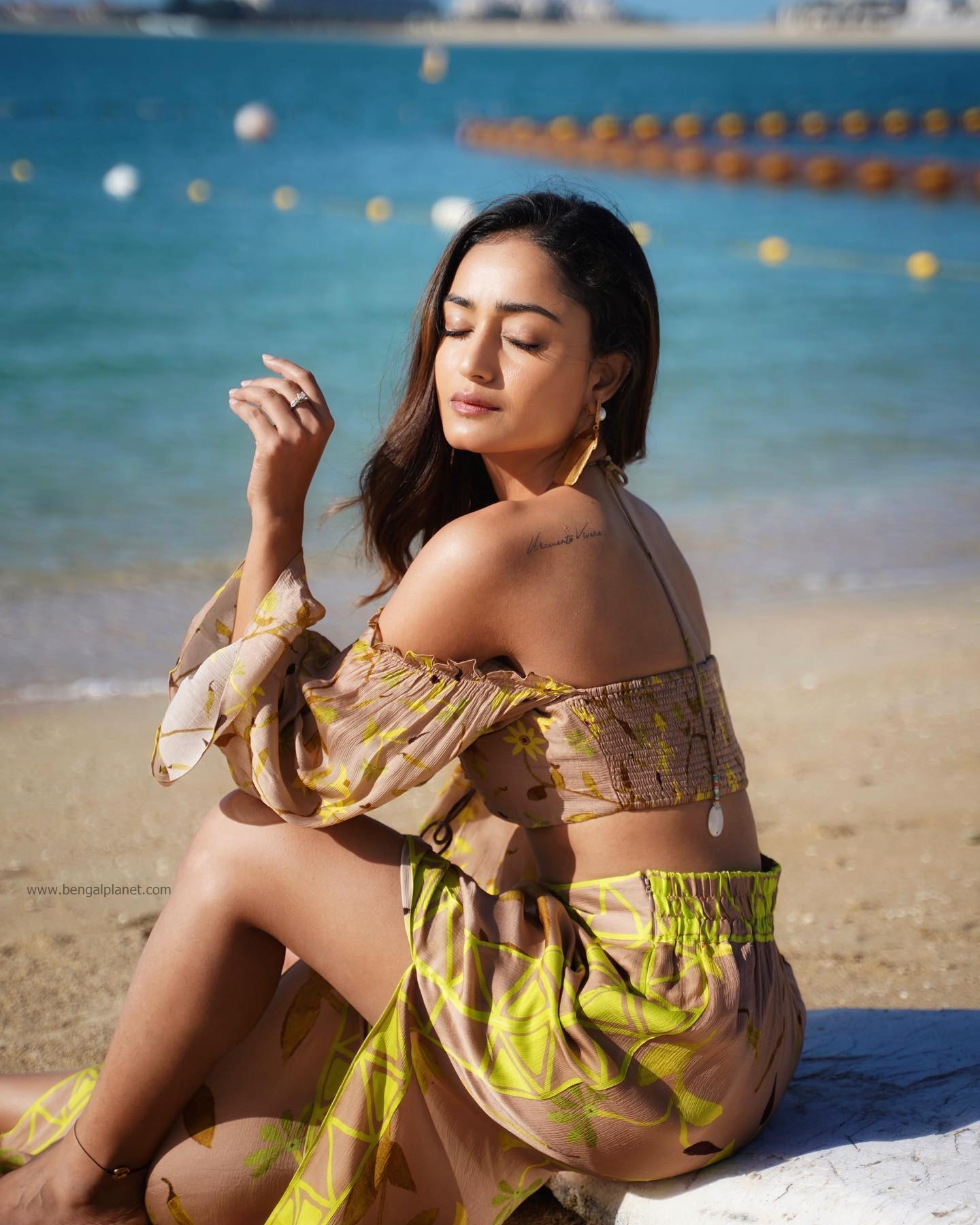 Tridha-Choudhury-looks-chic-hot-and-classy-in-these-pictures-27-Bengalplanet.com