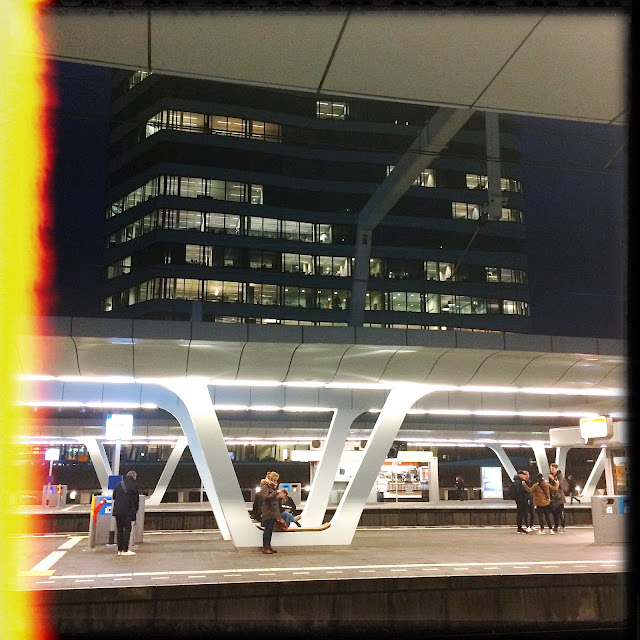 Station Arnhem. Hipstamatic: Beard + Dylan. Foto: Robert van der Kroft