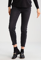 https://www.zalando.be/new-look-maternity-straight-leg-jeans-black-n0b29a006-q11.html