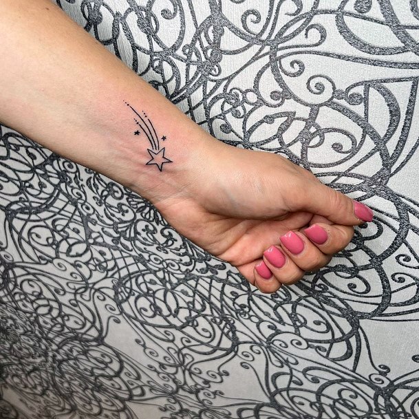 90 ideias incríveis de tatuagens de estrela cadente para as mulheres