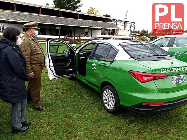 Carabineros inicia servicios policiales con 13 nuevos vehículos