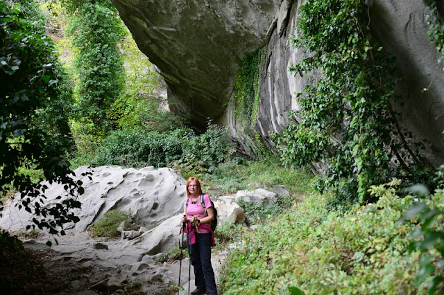 IO VICINO ALLA GROTTA