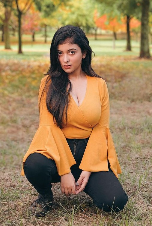 Riya Pandey Big boobs and Cleavage, Riya Pandey hottest looks, Riya Pandey gorgeous looks, Riya Pandey lovely smile, Riya Pandey hot, Riya Pandey sexy, Riya Pandey sexy Ass