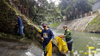 Upaya Mitigasi, Satgas Sektor 22 Sub 14 Bersihkan Sungai Cikapundung
