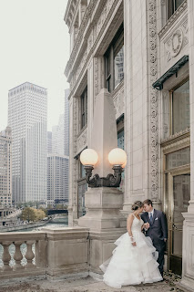 Wedding Pictures at the Wriggley Buidling Chicago