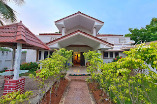 low price beach house stay in ecr