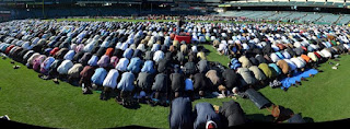 Gambar Orang Sholat Di Bergagai Negara