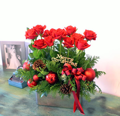 Christmas red rose arrangement