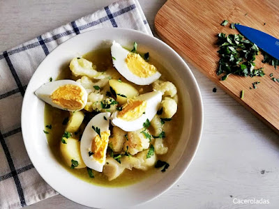 Guiso de coliflor con patatas y huevo