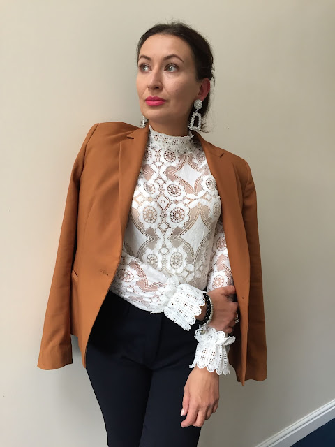 Zara, Zara Girl, Zara daily, Zara Streetstyle, Zara Crochet Blouse, Zara Blazer, Zara Pointy Shoes, Zara Big Earrings, Golden Rose Lipstick, Adriana Style Blog, Blog modowy, Zara Outfit, Moda, Fashion