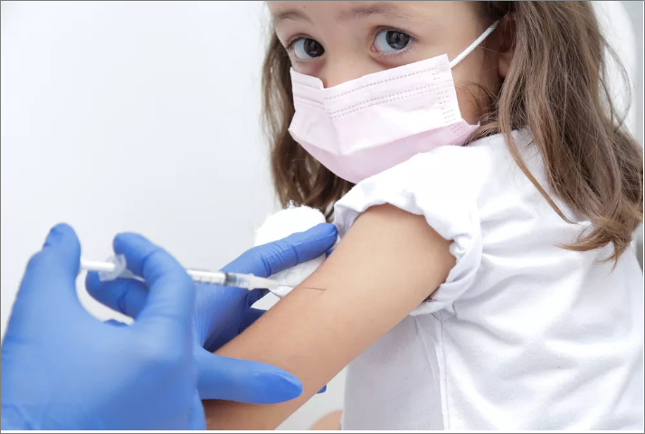 Anvisa libera vacina para experimento em crianças de 3 a 5: elas estão correndo um grande risco sem precedentes