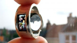 Wedding ring can function as a crude projector