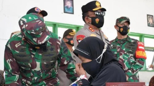 Pangdam I/BB Mayjen TNI Hassanudin SIP, MM., meninjau pelaksanaan Gebyar Vaksinasi Covid-19 Kepada Lansia.