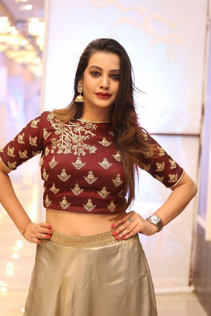 Diksha panth cute navel pics 