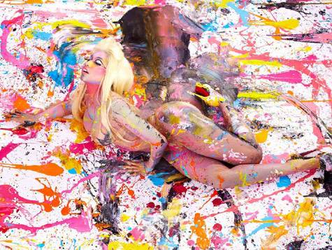  hotsights Nicki Minaj loves being seminaked And colorfully painted